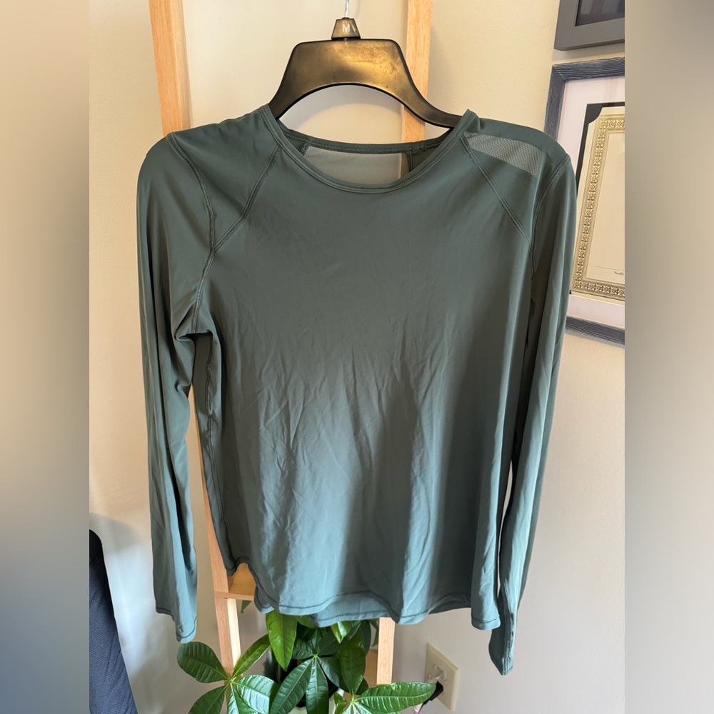 Lululemon long sleeve shirt with mesh venting on back